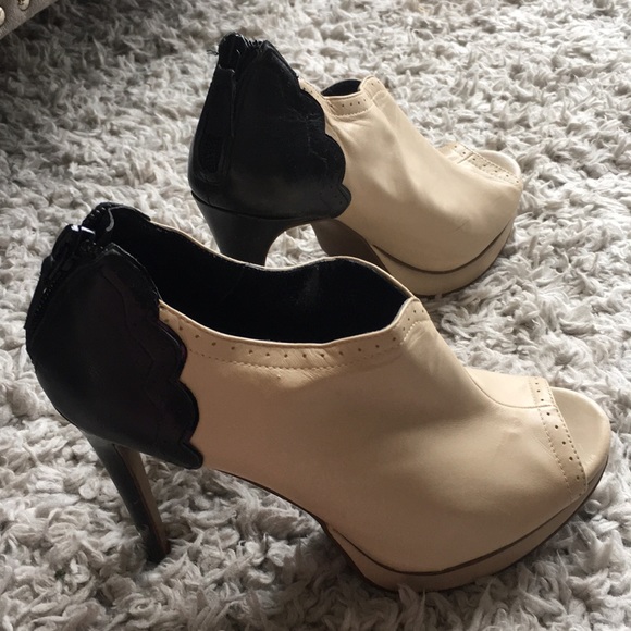 Trouve Nordstrom cream & black heels - Picture 3 of 8